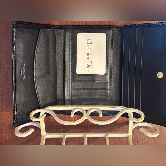 Christian Dior TriFold Snap Wallet
💕LOVE IT OR LEAVE IT 💕JEBWA MYSTERY GAME🎁 - Picture 6 of 15